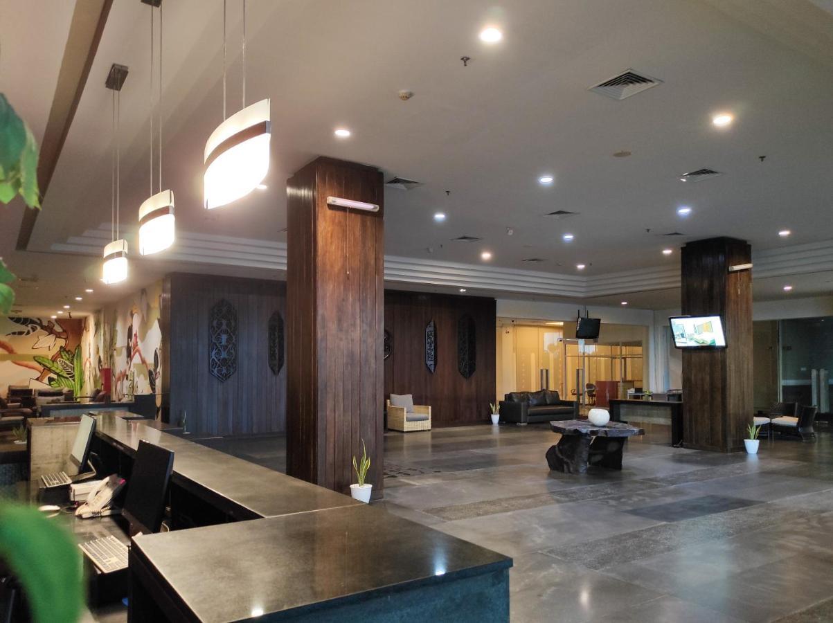Horison Ultima Bandara Balikpapan Hotel Sepinggang Kecil Exterior foto
