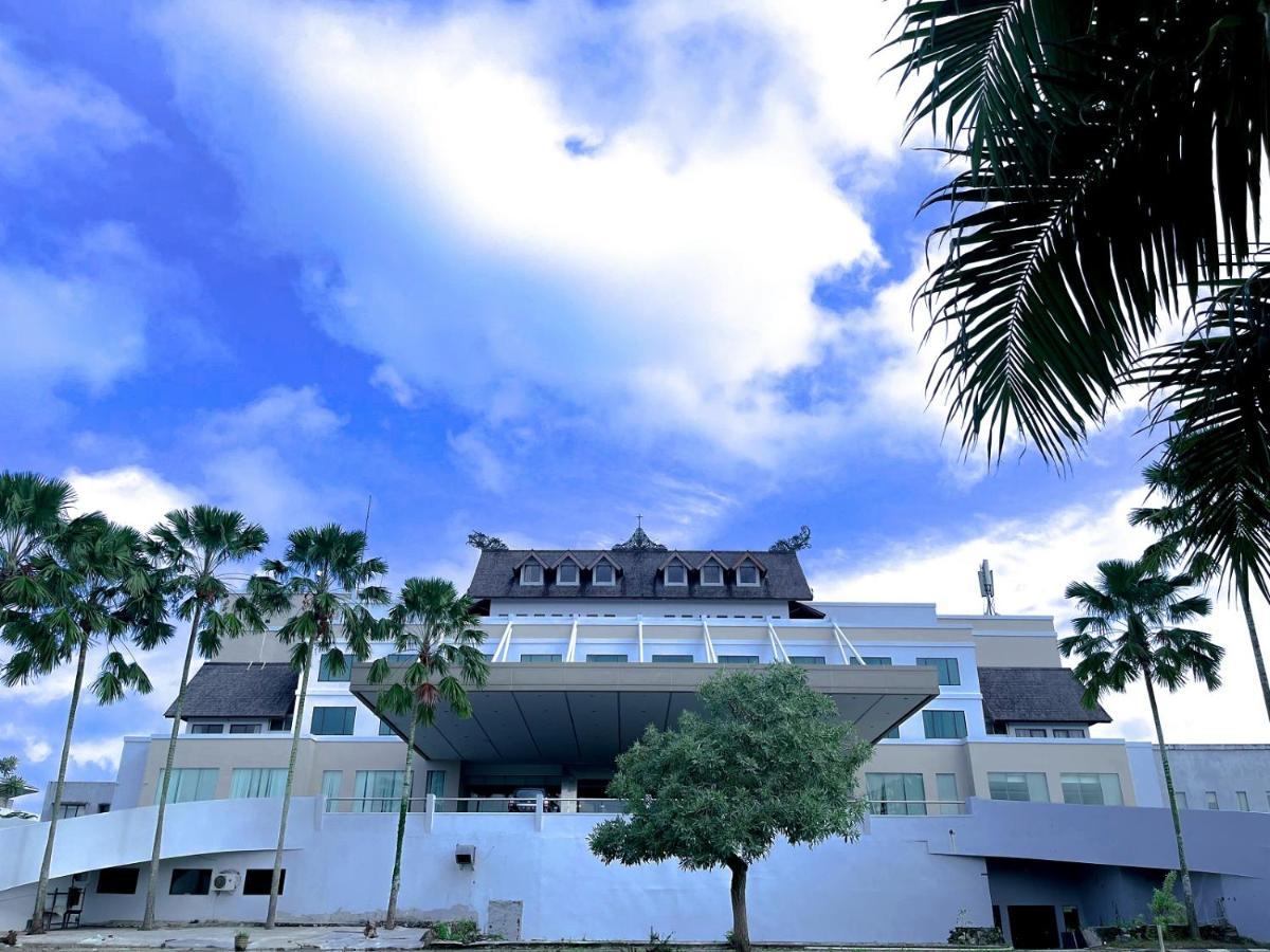 Horison Ultima Bandara Balikpapan Hotel Sepinggang Kecil Exterior foto